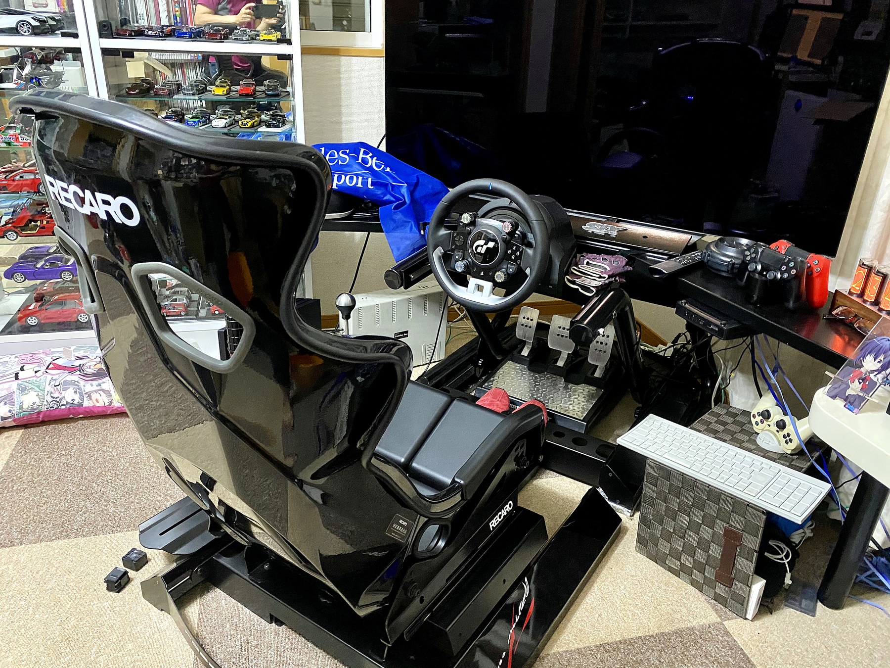 Shotgunさんが使用しているレカロシートとハンドルコントローラー、シフターを組んだGT7のドライビングセット